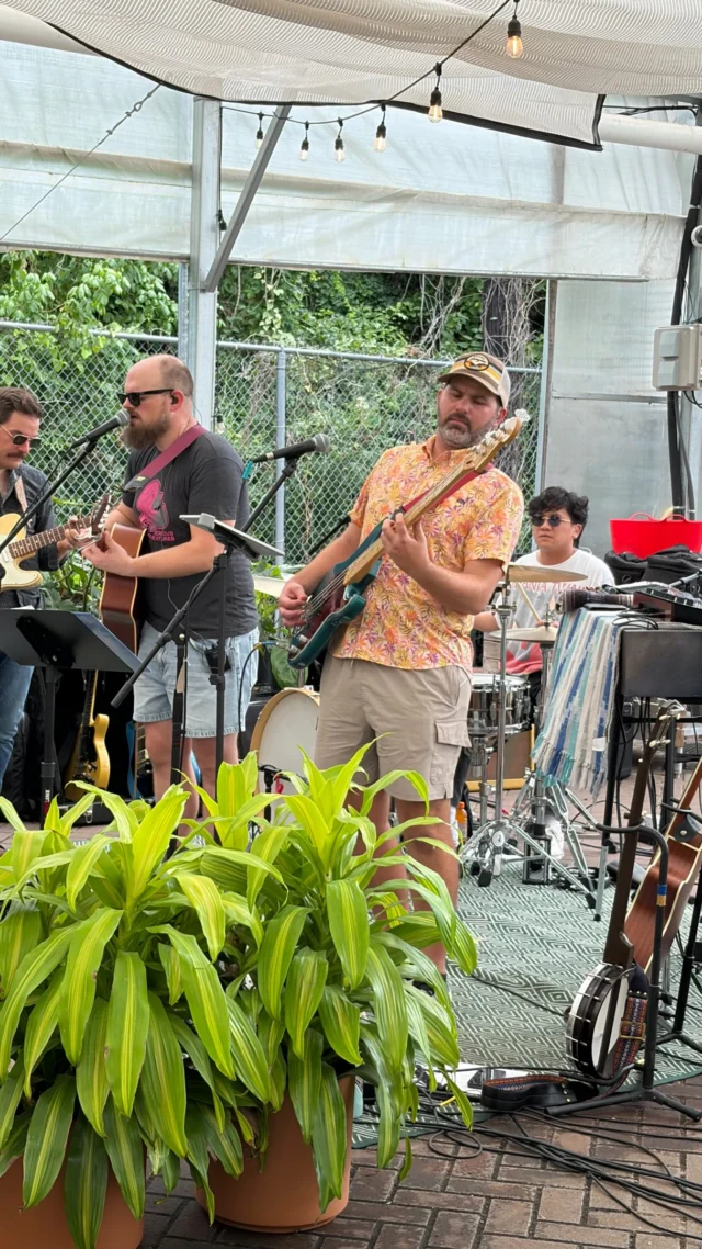 Great music, Delicious Coffee, Beautiful Plants! Check, check, and check!✅